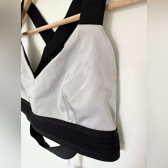 NO KA OI Mahina Ola NWT Sports Bra Size L 8‎ Silver Metallic - Picture 2 of 9